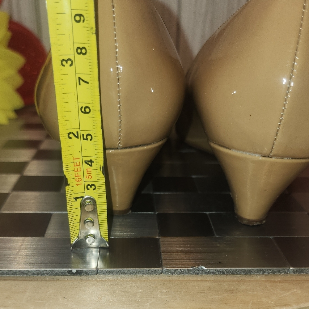 Kate Spade Glossy Beige Flats with Bow - Picture 4 of 10